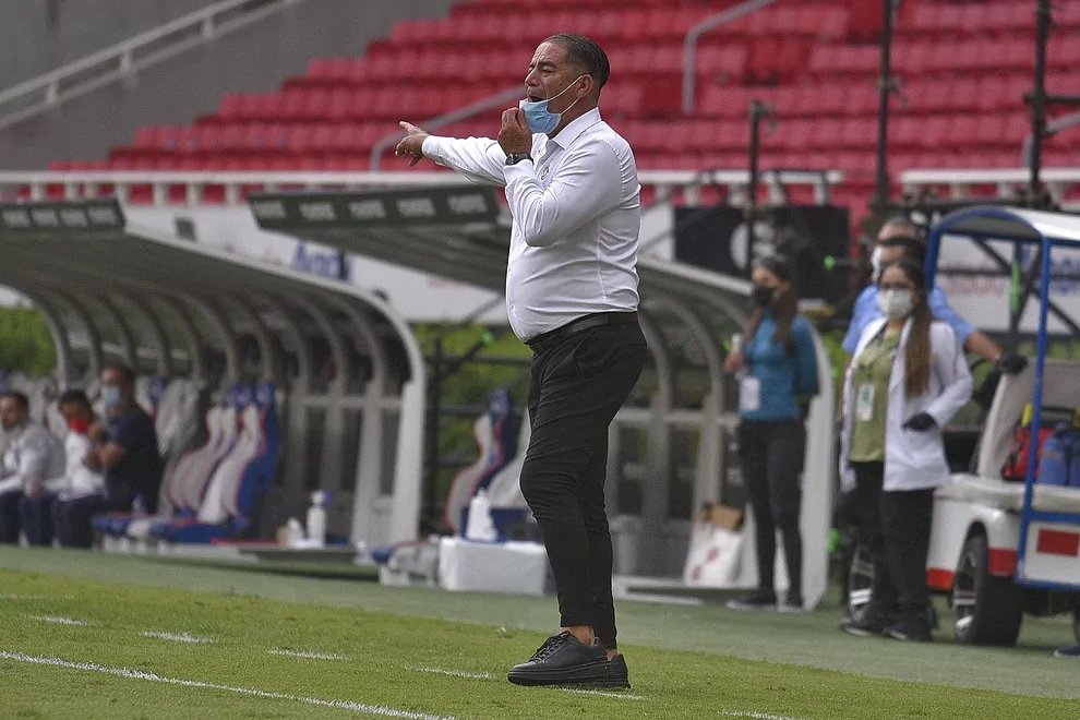 ¿Cómo le va a los entrenadores de las Chivas que debutan contra el América?