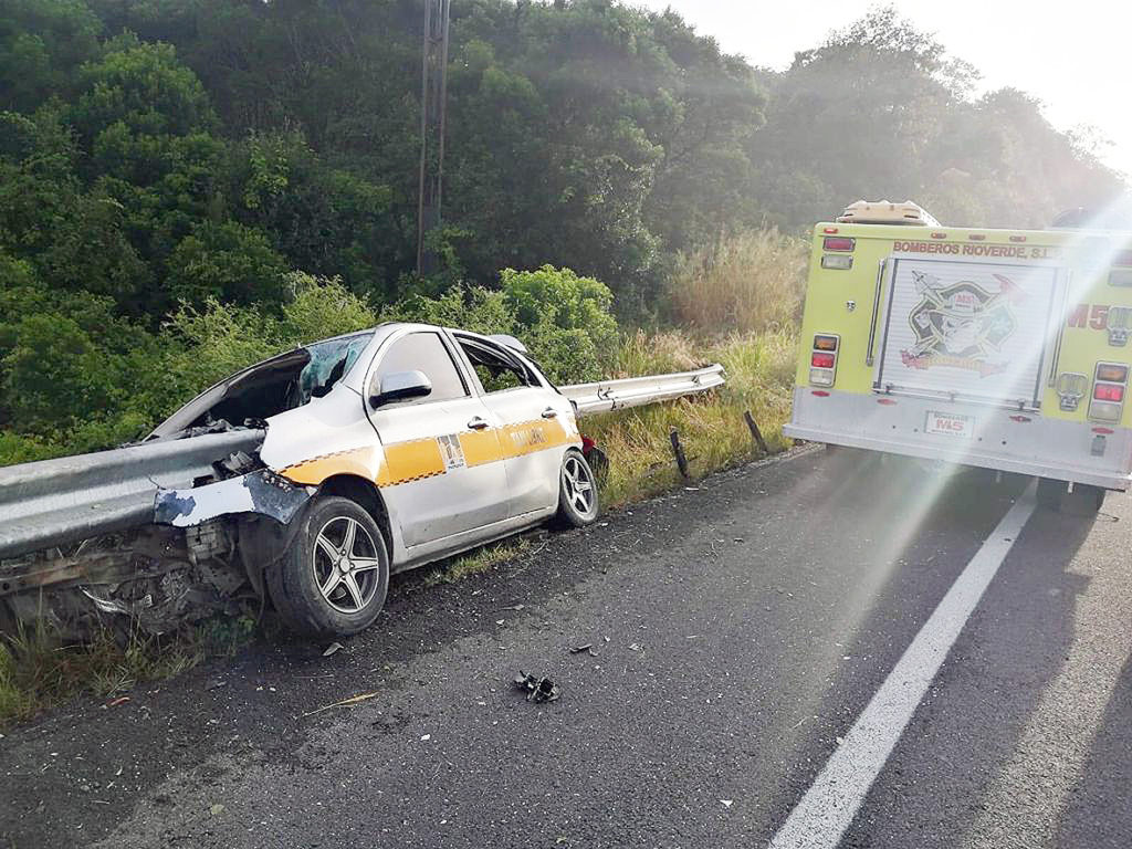 Taxista muere en accidente en autopista Rayón-Valles 
