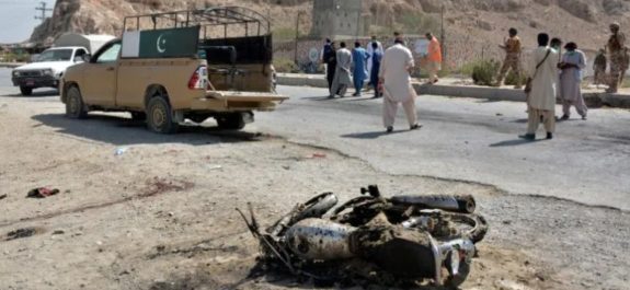 Al menos cuatro muertos y una veintena de heridos en un atentado suicida en Pakistán
