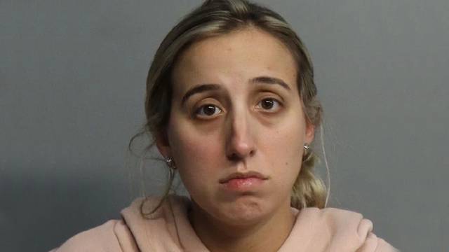 Maestra de teatro que tuvo sexo con su alumno de 14 años es detenida por abuso de menores