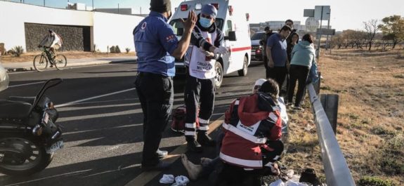 Motociclista herido en doble choque