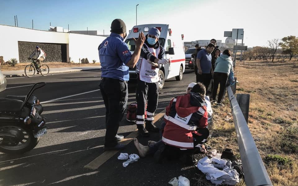 Motociclista herido en doble choque 