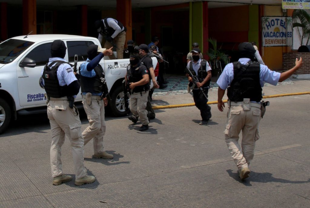 Riña entre policías desató balacera en Xalpatláhuac, Guerrero