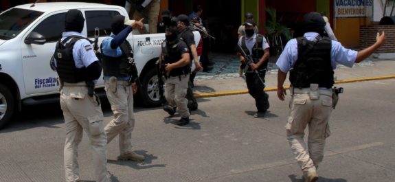 Riña entre policías desató balacera en Xalpatláhuac, Guerrero