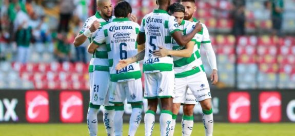 Santos rescató los tres puntos en su visita a Querétaro, en feria de goles