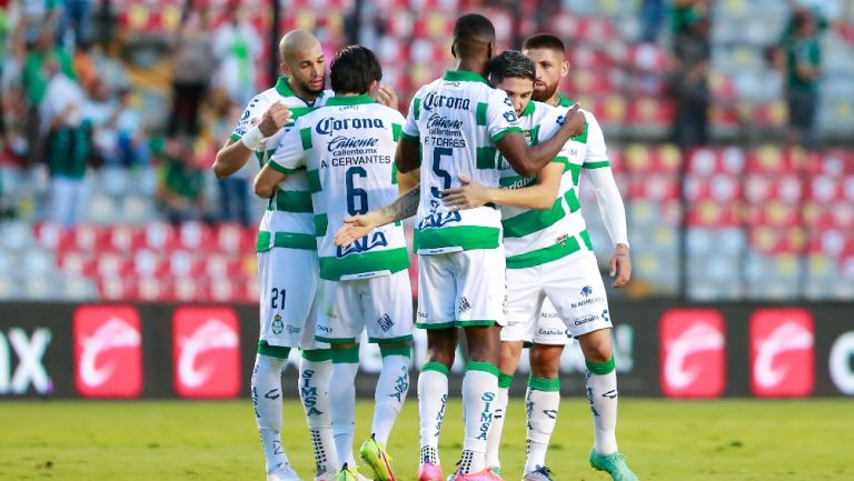 Santos rescató los tres puntos en su visita a Querétaro, en feria de goles