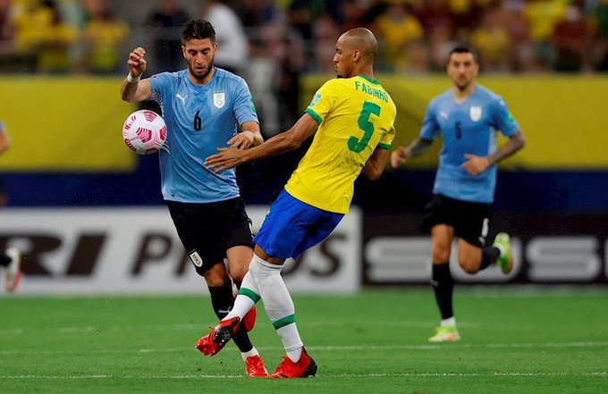 Brasil  golea a Uruguay y mantiene su paso perfecto a Qatar
