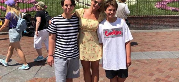 Britney Spears vea a sus hijos