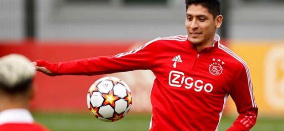 Edson Álvarez en negociación para renovar con el Ajax hasta 2025