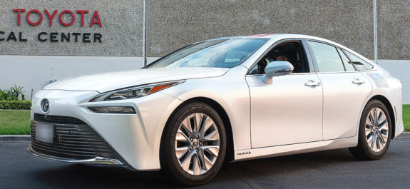 Toyota Mirai vuelve a romper el récord de autonomía de un auto a hidrógeno