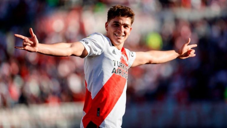 River Plate derrotó a Boca Juniors con doblete de Julián Álvarez