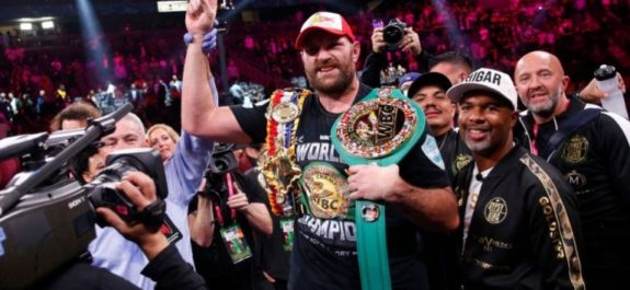 Tyson Fury venció a Deontay Wilder con un KO impactante en el fin de la trilogía