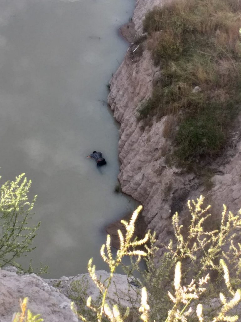 Encuentran cadáver en banco de tepetate, en Pozos 