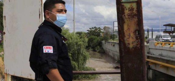 Hallan cuerpo en dren pluvial de Querétaro; presumen sea víctima de inundaciones