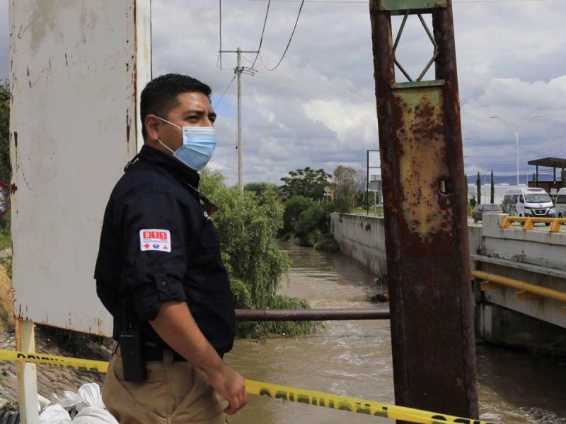 Hallan cuerpo en dren pluvial de Querétaro; presumen sea víctima de inundaciones