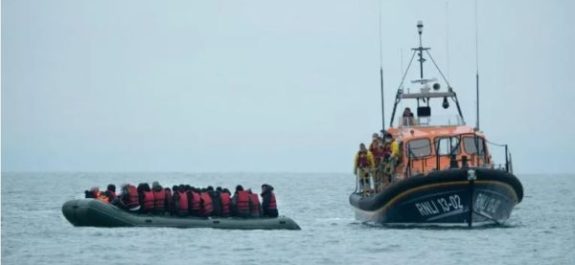 Canal de la Mancha: Mueren 27 migrantes en el peor naufragio en años