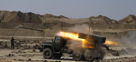 Irán destruye objetivos voladores hostiles en ejercicios militares