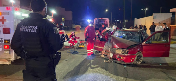 Estatales ayudaron a sacar herido en accidente vial