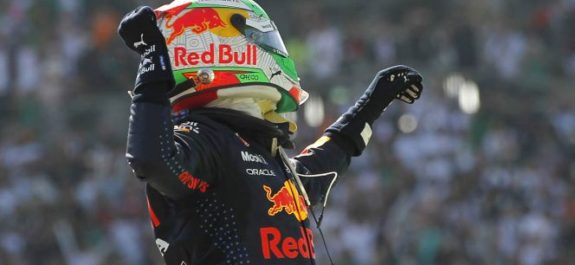 Red Bull enaltece a ‘Checo’ Pérez