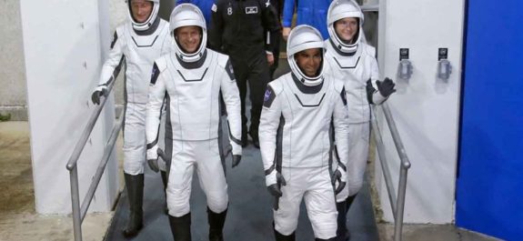 Cuatro astronautas