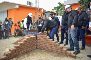 Coloca Gallardo primera piedra  de nueva escuela en Cedral