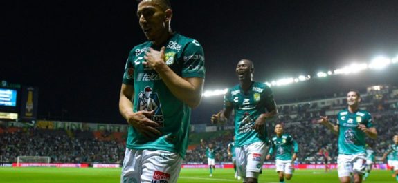 León derrota al Puebla, listas las semis