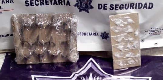 Aseguran camioneta con “ponchallantas” y droga