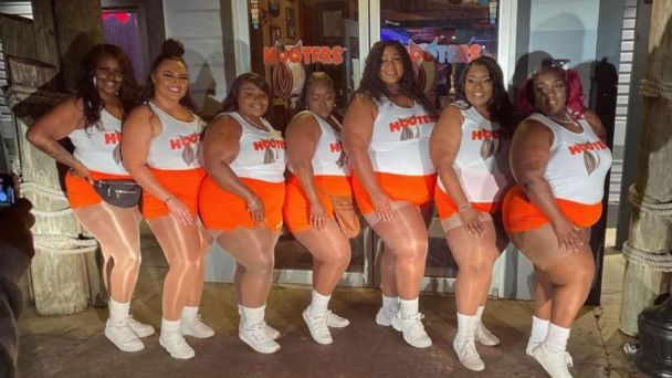 Hooters podr a incluir mujeres plus size en sus restaurantes y