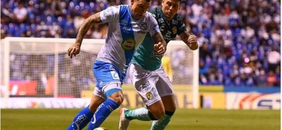 Puebla pone entre las cuerdas al León y pega primero en el Cuauhtémoc