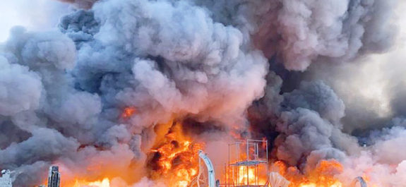 incendia fábrica en Santa Catarina