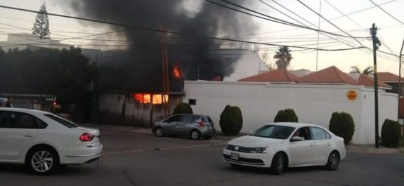 heridos y daños en incendio en Lomas