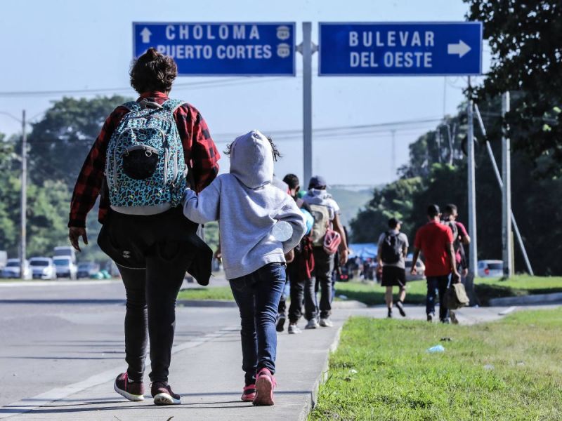 Primera caravana migrante de 2022 parte a EU desde Honduras El