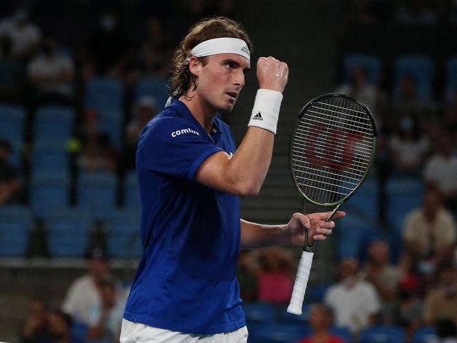 Tsitsipas arremete