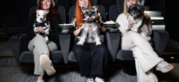 primer cine adaptado para perritos en Manchester