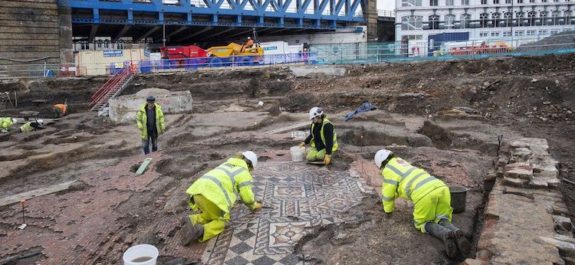 Descubren en Londres el mosaico romano antiguo más grande-1