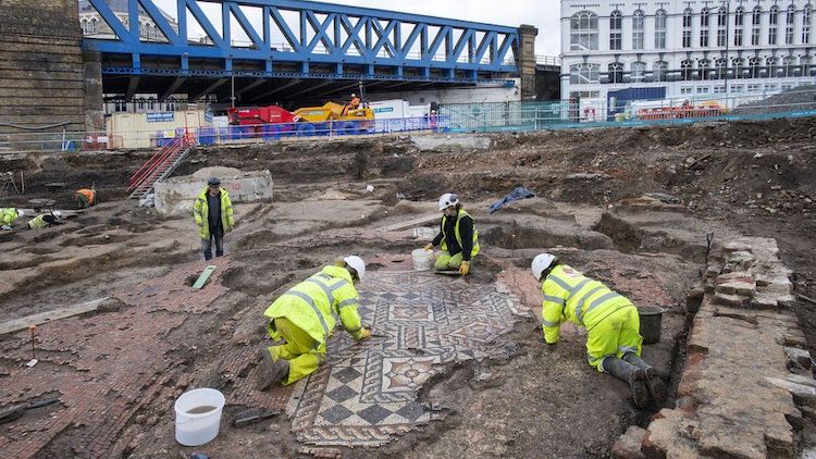 Descubren en Londres el mosaico romano antiguo más grande-1