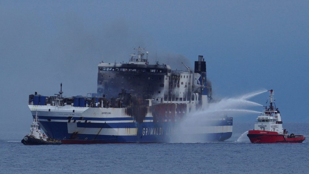 rescatan-vivo-a-uno-de-los-12-desaparecidos-de-ferry-incendiado-en-grecia-foto-reuters