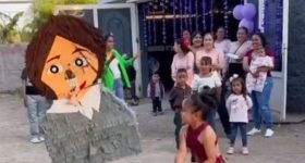 Fiesta con tematica de Selena Quintanilla tenia piñata de Yolanda Saldívar-1