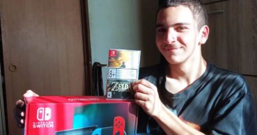 Juntó casi 500 kilos de latas para comprar una Nintendo Swtich