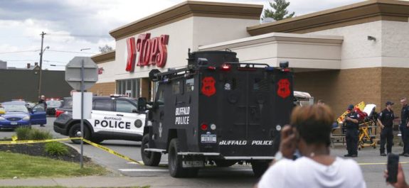 Tiroteo en supermercado de Buffalo, Nueva York, deja al menos 8 muertos