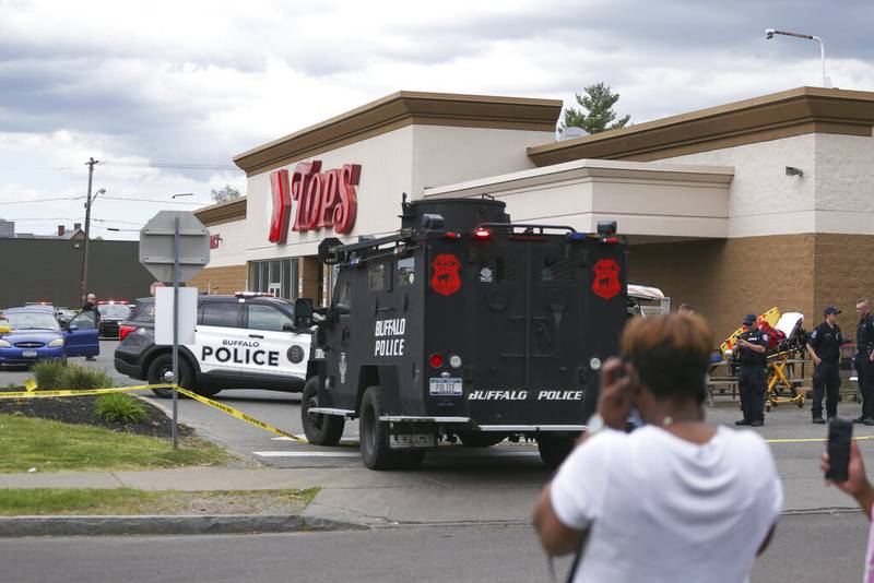 Tiroteo en supermercado de Buffalo, Nueva York, deja al menos 8 muertos