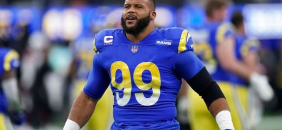 AARON DONALD FIRMÓ EXTENSIÓN DE CONTRATO MILLONARIO CON LOS ÁNGELES RAMS