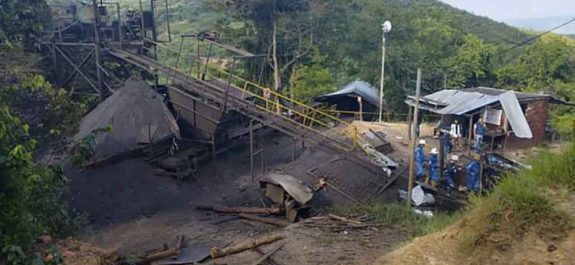 Catorce obreros están atrapados en una mina de carbón en el municipio colombiano de Zulia, en la frontera con Venezuela, tras una explosión, informaron autoridades locales este martes.