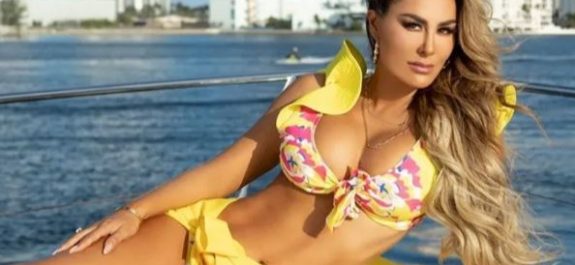 Ninel-Conde-luce-envidiable-figura-desde-la-playa