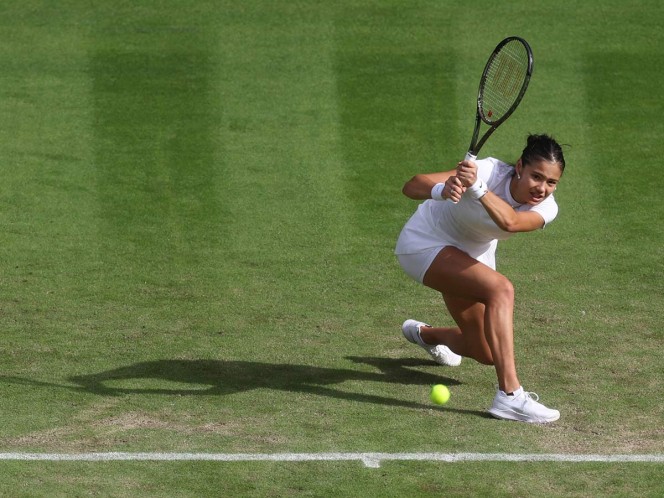 Sorpresa en Wimbledon; Raducanu, eliminada