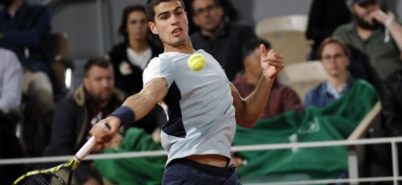 Alcaraz es un torbellino frente a Molcan para meterse en la final de Hamburgo