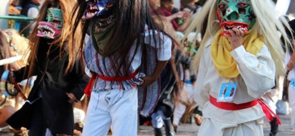 Entre máscaras, baile y latigazos, en Tonalá evocan la rebelión indígena