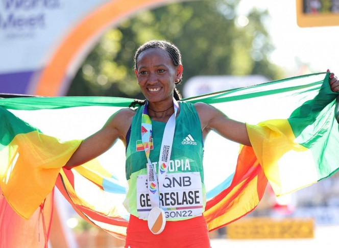 Gotytom Gebreslase gana el maratón femenino del Mundial de Eugene