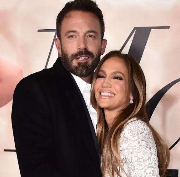 Jennifer Lopez And Ben Affleck Honeymoon In Paris American Chronicles