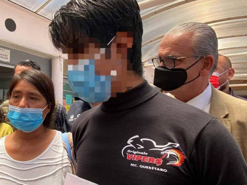 Niño quemado por compañeros en Querétaro era discriminado por la maestra